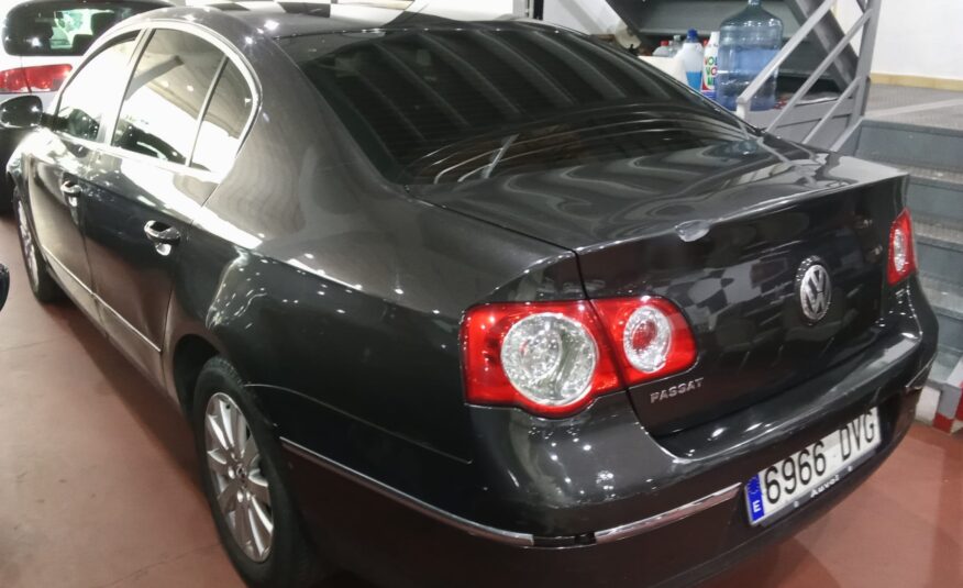 VOLKSWAGEN Passat 1.9 TDI 105cv ADVANCE