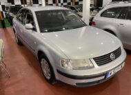 VOLSKWAGEN Passat 1.6i CONCEPLINE