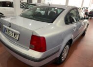 VOLSKWAGEN Passat 1.6i CONCEPLINE