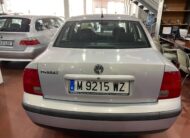 VOLSKWAGEN Passat 1.6i CONCEPLINE