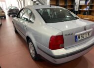VOLSKWAGEN Passat 1.6i CONCEPLINE