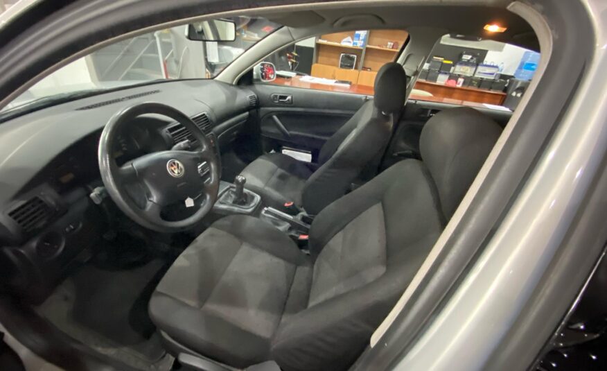 VOLSKWAGEN Passat 1.6i CONCEPLINE