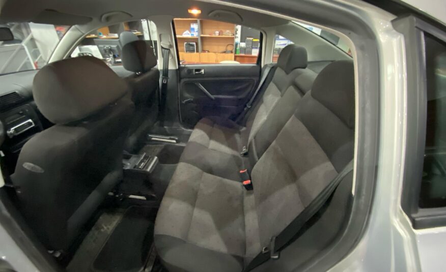 VOLSKWAGEN Passat 1.6i CONCEPLINE