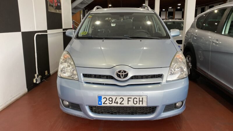 TOYOTA Corolla VERSO 2.2 D4D LUNA 136cv