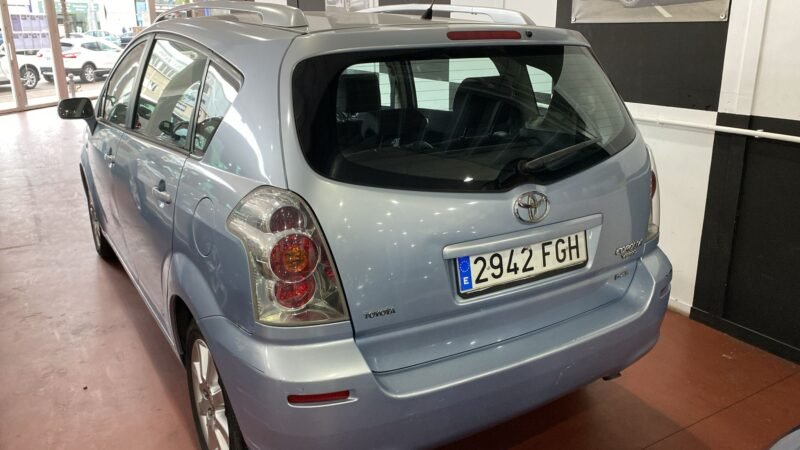 TOYOTA Corolla VERSO 2.2 D4D LUNA 136cv