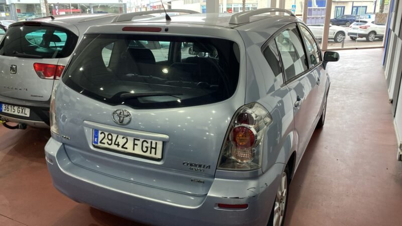 TOYOTA Corolla VERSO 2.2 D4D LUNA 136cv