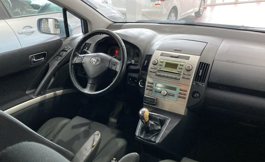 TOYOTA Corolla VERSO 2.2 D4D LUNA 136cv