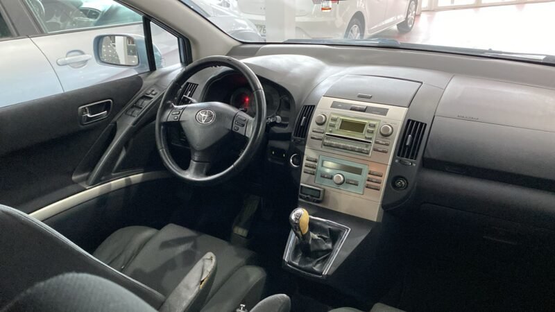 TOYOTA Corolla VERSO 2.2 D4D LUNA 136cv