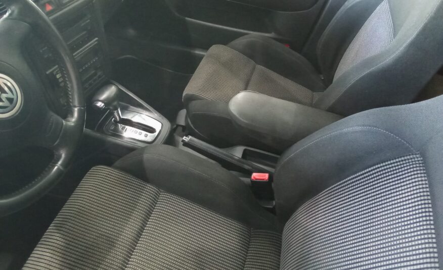 VOLKSWAGEN Golf 1.6i AUTO HIGHLINE 100cv