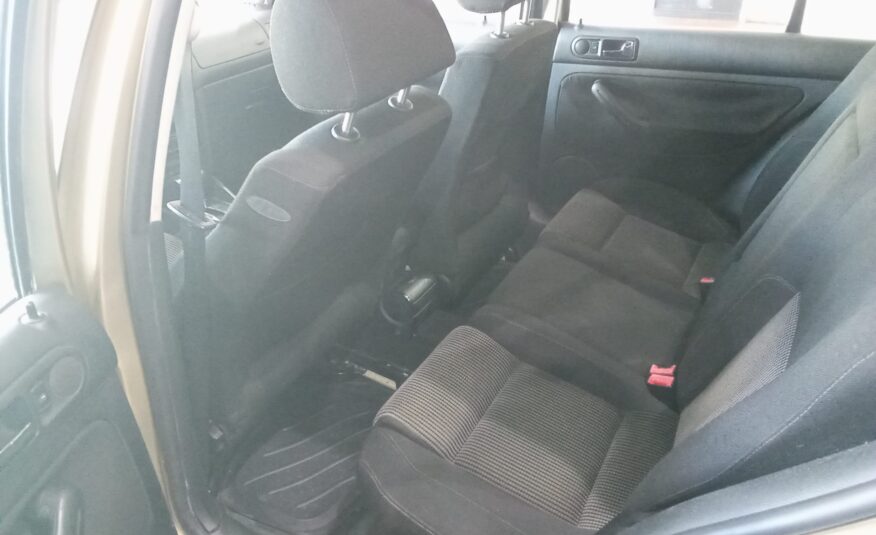 VOLKSWAGEN Golf 1.6i AUTO HIGHLINE 100cv
