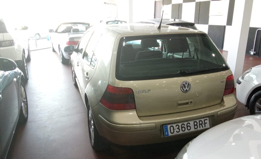 VOLKSWAGEN Golf 1.6i AUTO HIGHLINE 100cv
