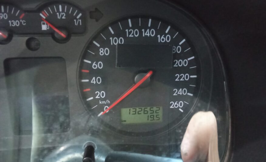VOLKSWAGEN Golf 1.6i AUTO HIGHLINE 100cv