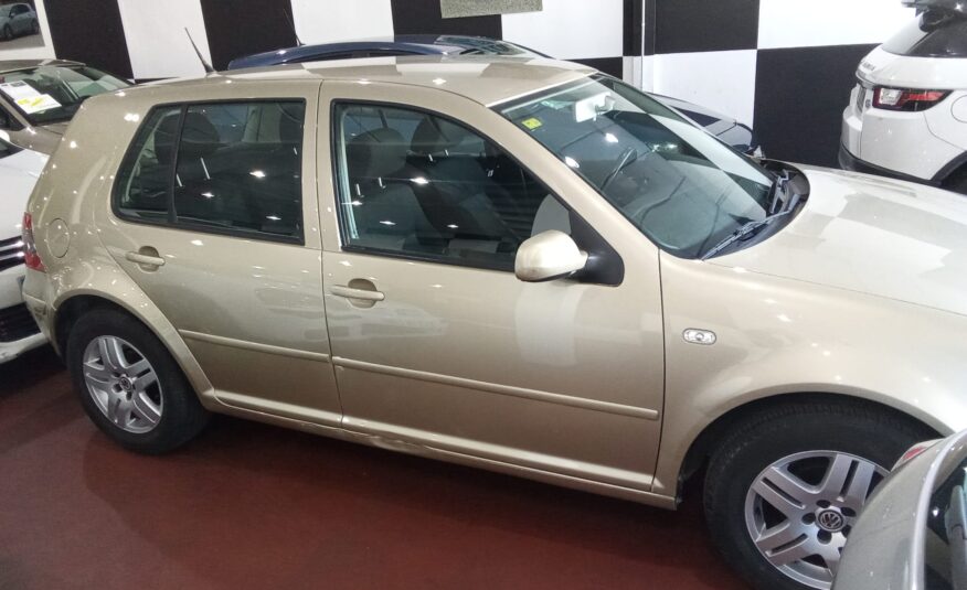 VOLKSWAGEN Golf 1.6i AUTO HIGHLINE 100cv