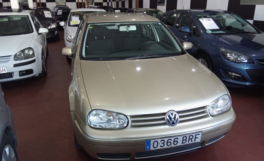 VOLKSWAGEN Golf 1.6i AUTO HIGHLINE 100cv