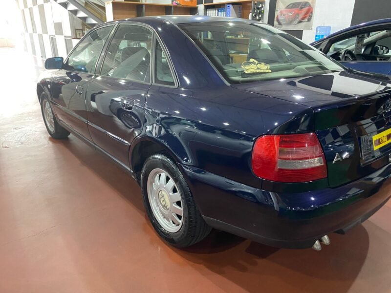 AUDI A4 1.9 TDI 110cv