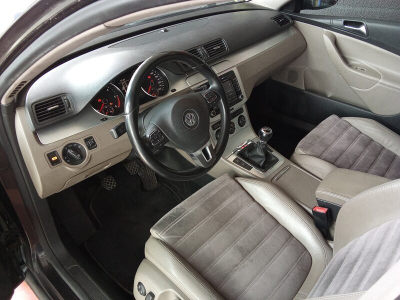 VOLKSWAGEN Passat 2.0 TDi 140cv FAMILIAR HIGLINE