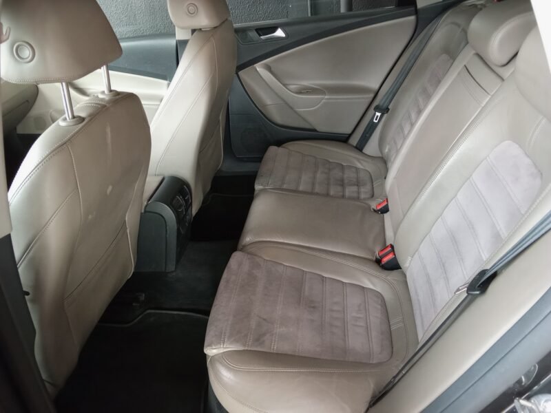 VOLKSWAGEN Passat 2.0 TDi 140cv FAMILIAR HIGLINE