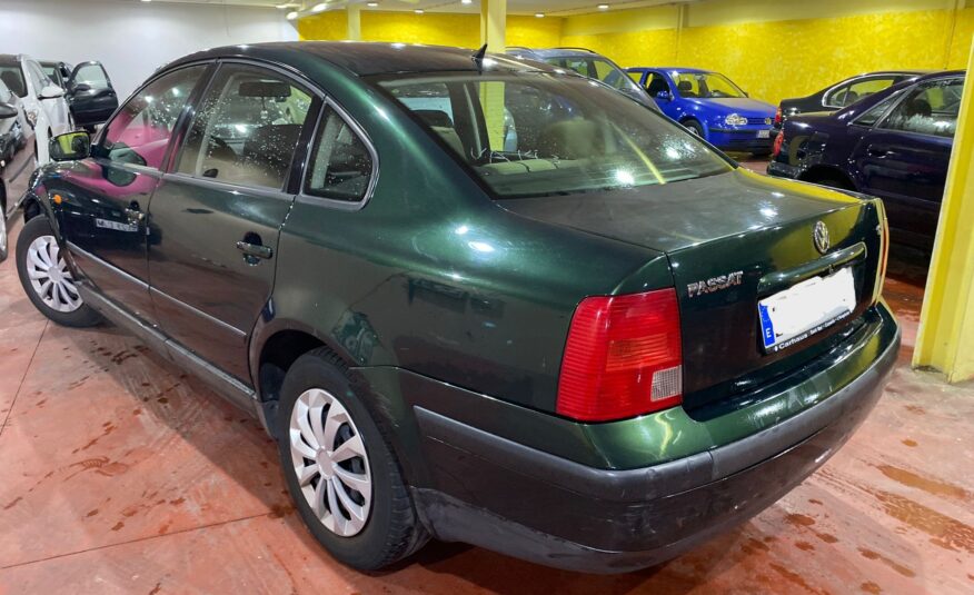 VOLKSWAGEN Passat 1.8i 125cv CONFORTLINE