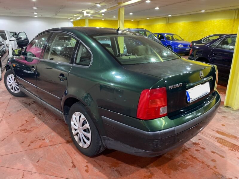VOLKSWAGEN Passat 1.8i 125cv CONFORTLINE