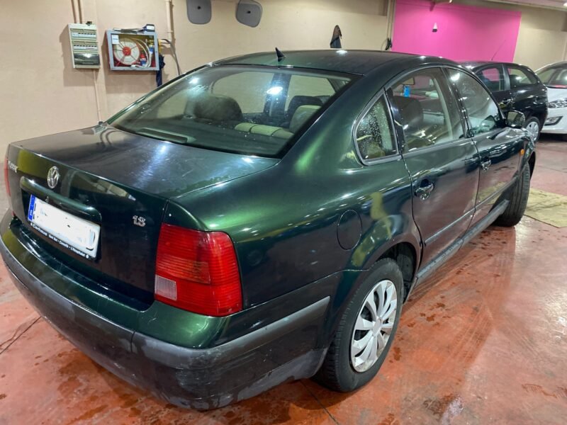 VOLKSWAGEN Passat 1.8i 125cv CONFORTLINE