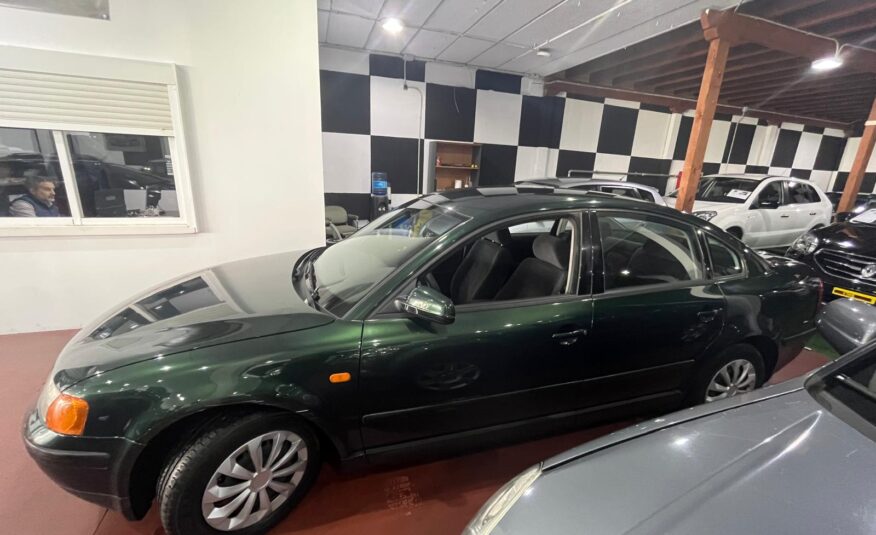 VOLKSWAGEN Passat 1.8i 125cv CONFORTLINE