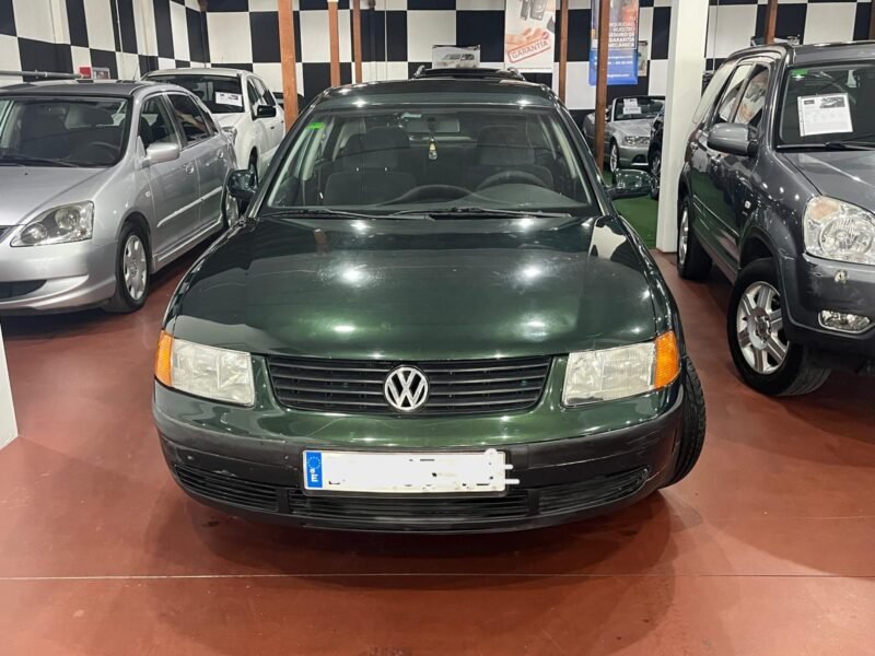 VOLKSWAGEN Passat 1.8i 125cv CONFORTLINE