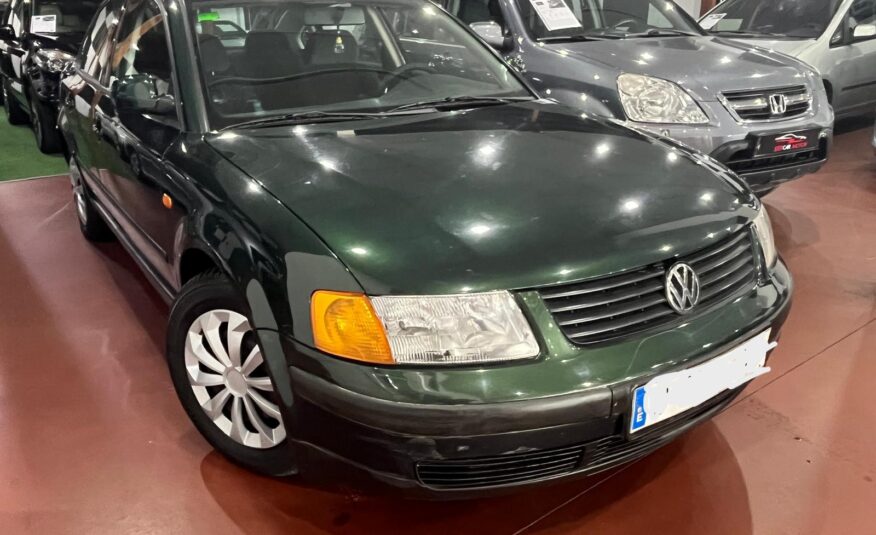 VOLKSWAGEN Passat 1.8i 125cv CONFORTLINE