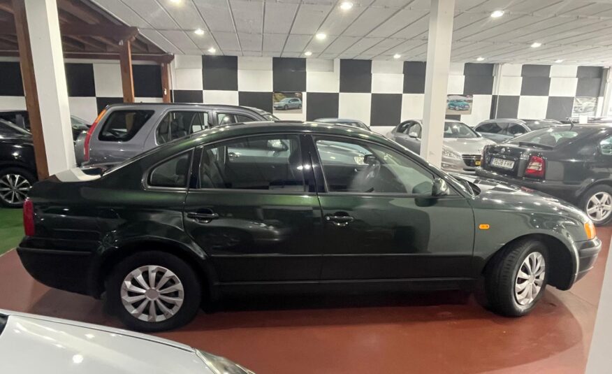 VOLKSWAGEN Passat 1.8i 125cv CONFORTLINE