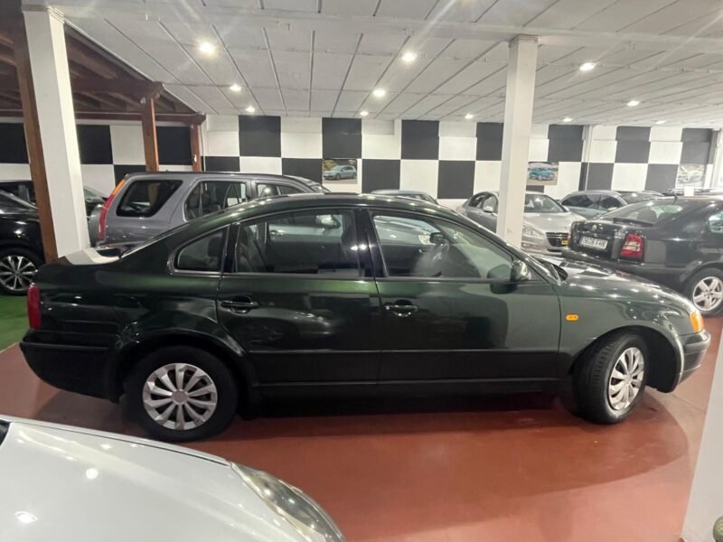 VOLKSWAGEN Passat 1.8i 125cv CONFORTLINE