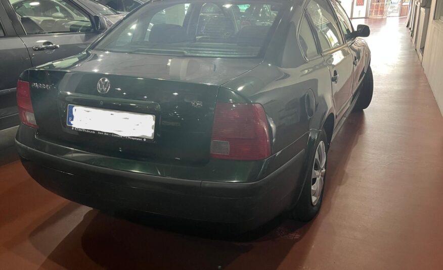 VOLKSWAGEN Passat 1.8i 125cv CONFORTLINE