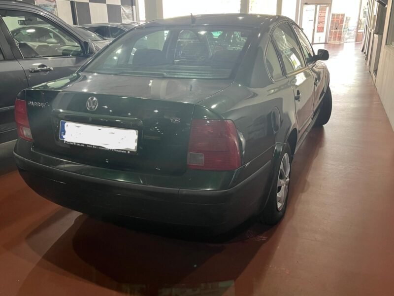 VOLKSWAGEN Passat 1.8i 125cv CONFORTLINE