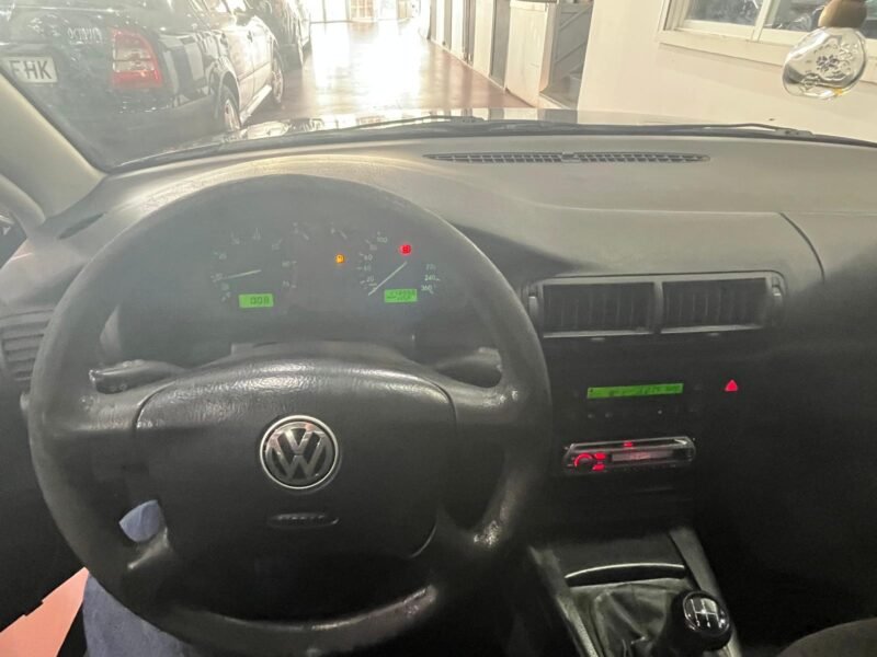 VOLKSWAGEN Passat 1.8i 125cv CONFORTLINE