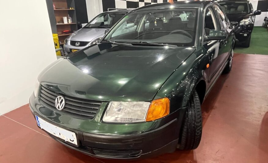 VOLKSWAGEN Passat 1.8i 125cv CONFORTLINE