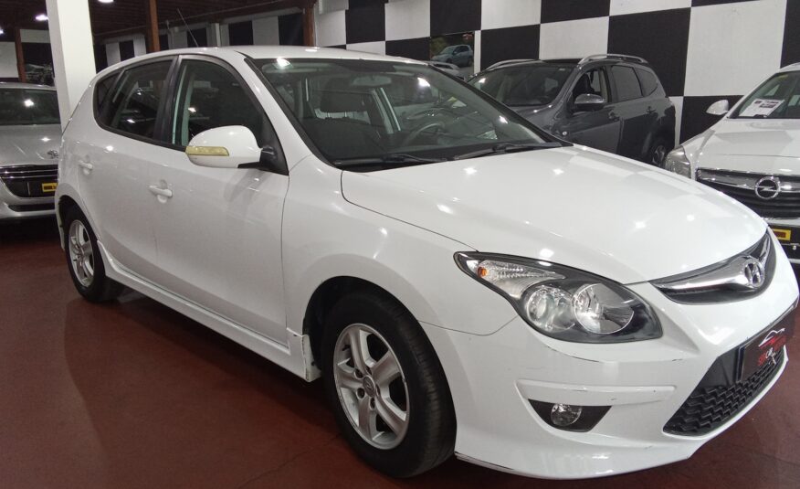 HYUNDAI i30 1.6 CDRI CONFORT