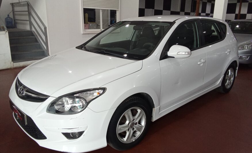 HYUNDAI i30 1.6 CDRI CONFORT