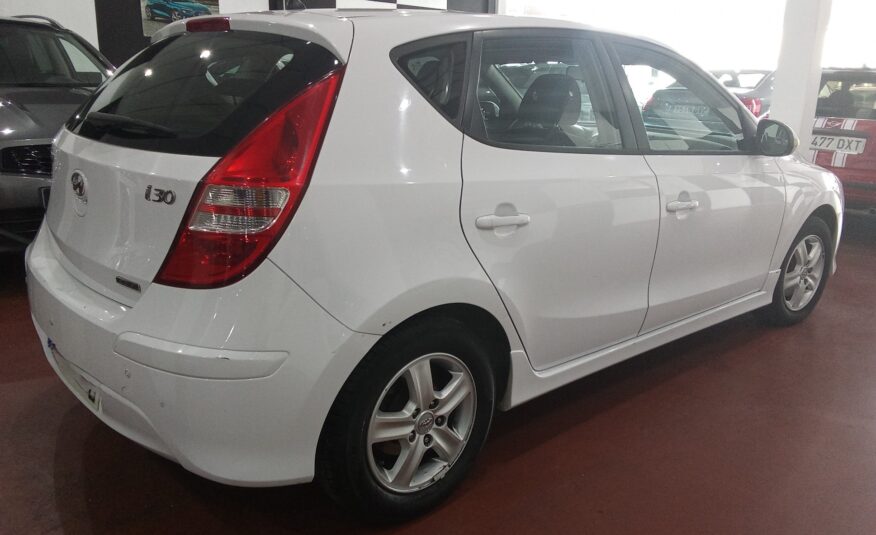 HYUNDAI i30 1.6 CDRI CONFORT