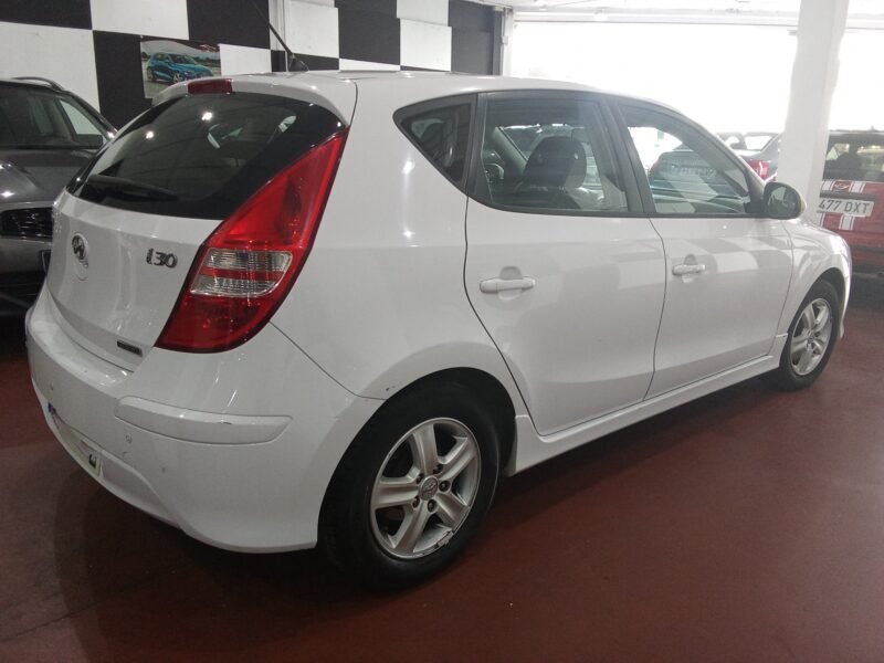 HYUNDAI i30 1.6 CDRI CONFORT