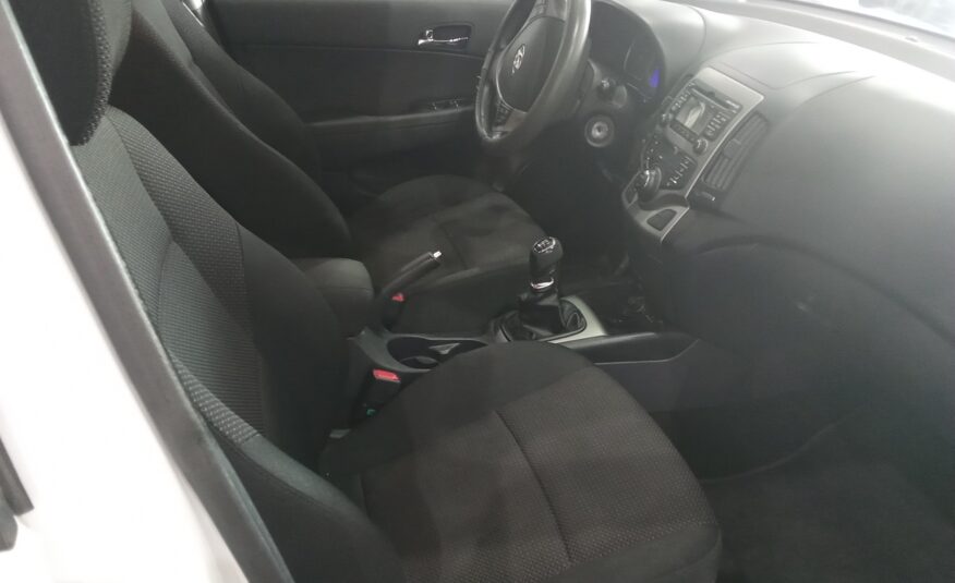 HYUNDAI i30 1.6 CDRI CONFORT