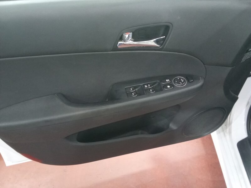 HYUNDAI i30 1.6 CDRI CONFORT