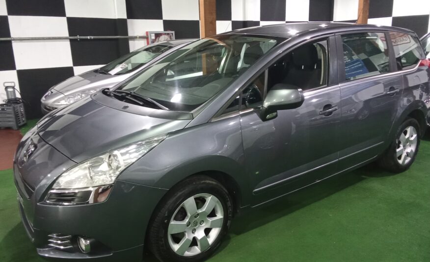 PEUGEOT 5008 1.6 HDI ACTIVE