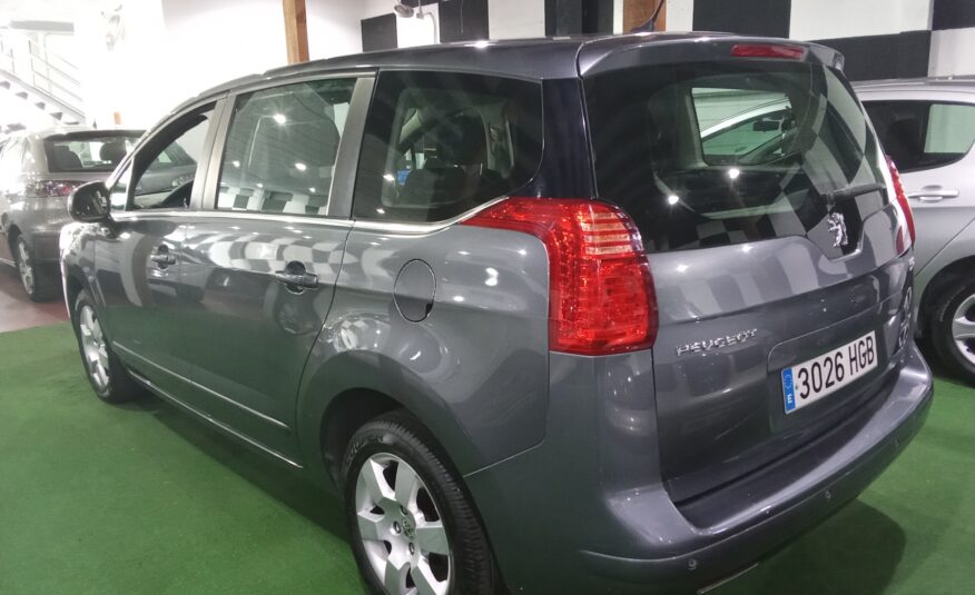 PEUGEOT 5008 1.6 HDI ACTIVE