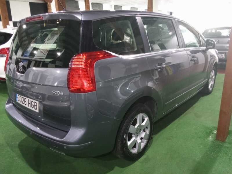 PEUGEOT 5008 1.6 HDI ACTIVE