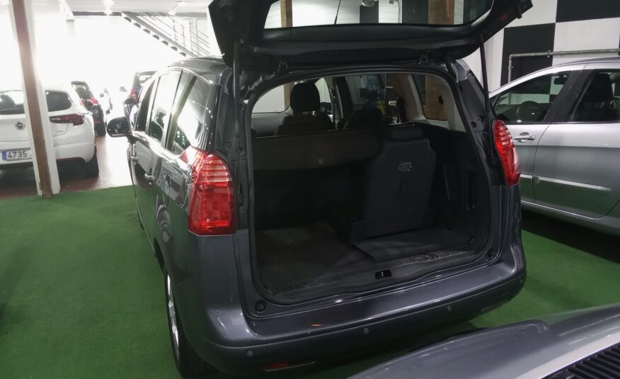 PEUGEOT 5008 1.6 HDI ACTIVE