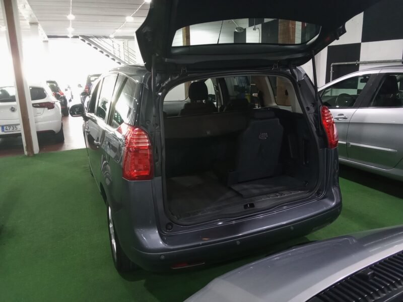PEUGEOT 5008 1.6 HDI ACTIVE