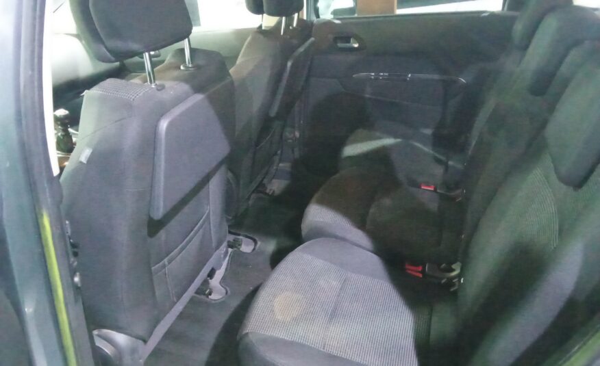 PEUGEOT 5008 1.6 HDI ACTIVE