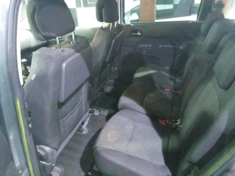 PEUGEOT 5008 1.6 HDI ACTIVE