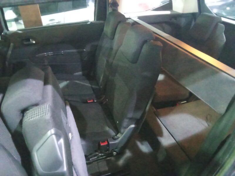 PEUGEOT 5008 1.6 HDI ACTIVE