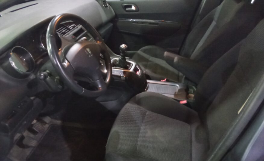 PEUGEOT 5008 1.6 HDI ACTIVE