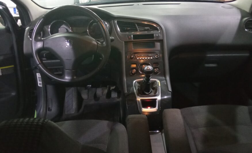 PEUGEOT 5008 1.6 HDI ACTIVE