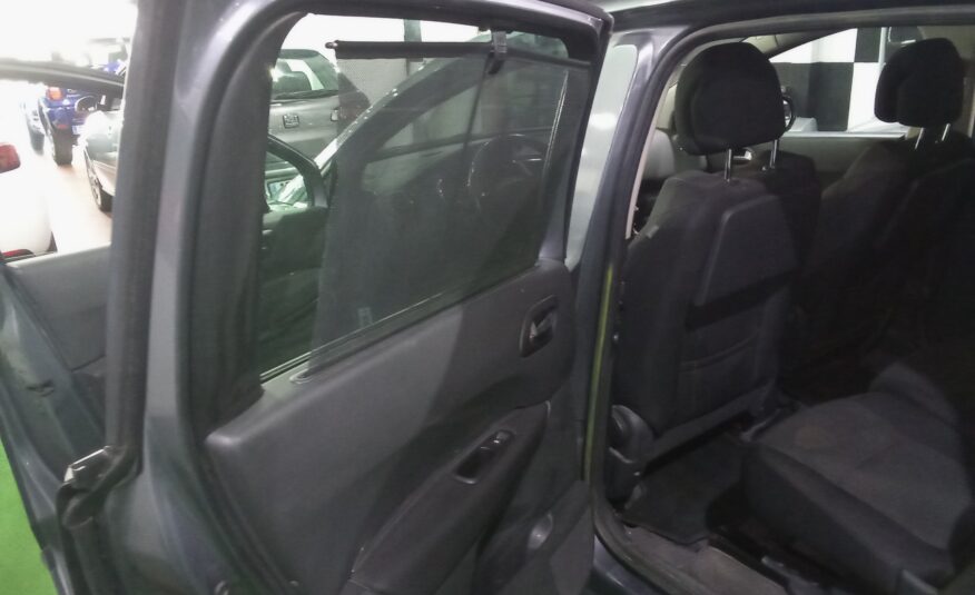 PEUGEOT 5008 1.6 HDI ACTIVE